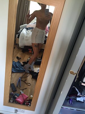 Laura Carter leaked photo #17