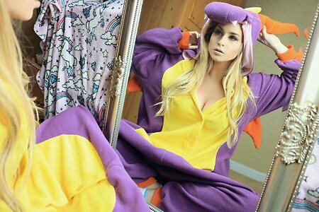 Laura Legends leaked photo #7