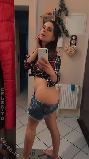 Laura Li Nude Leaked Photo #93