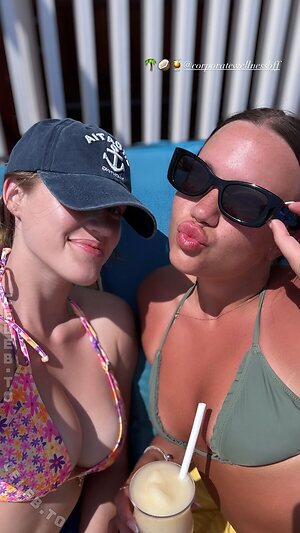 Laura Mae Nude Leaked Photo #15