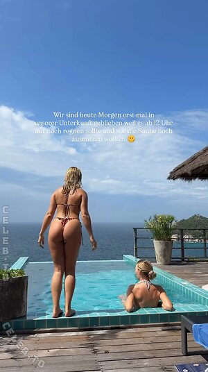 Laura Michelle Nude Leaked Photo #12