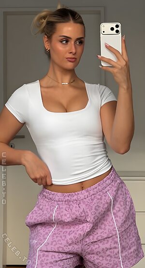 Laura Michelle photo