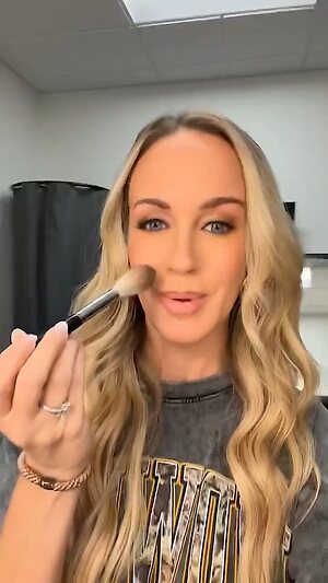 Laura Sanko leaked photo #2