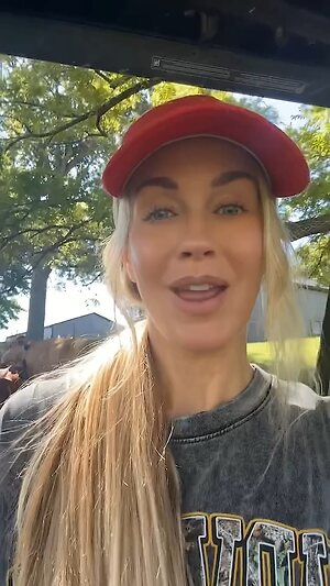 Laura Sanko leaked photo #5