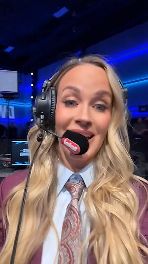 Laura Sanko leaked photo #7