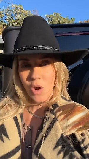 Laura Sanko leaked photo #11