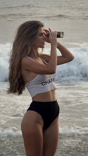 Laura Schultz Nude Leaked Photo #173