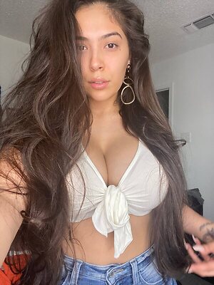 Laura Vega leaked photo #3