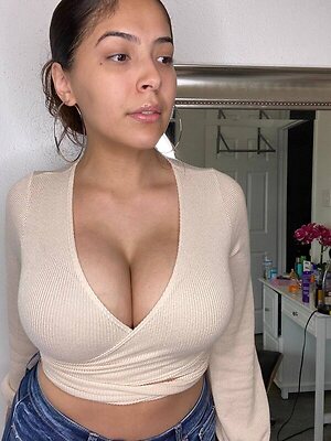 Laura Vega leaked photo #5