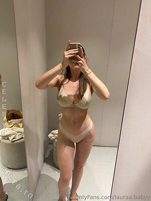 Lauraa.babyy Nude Leaked Photo #25