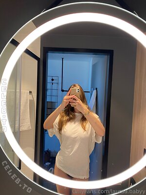 Lauraa.babyy Nude Leaked Photo #32