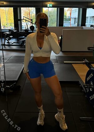 Laura.hsmr leaked photo #75