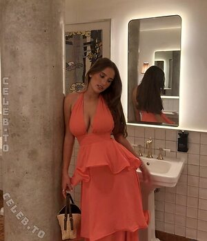Lauramjj_ photo