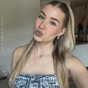 laura_ski photo
