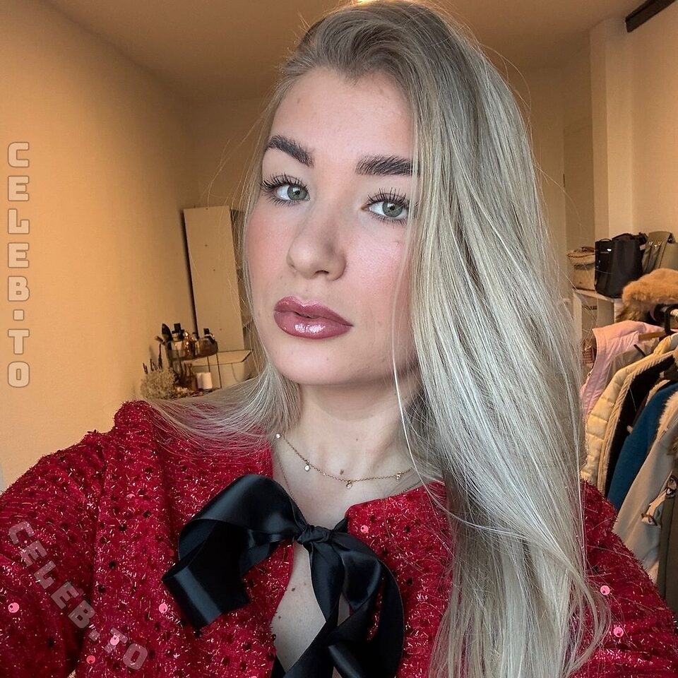 Laura Skibinski Nude Leaked Photos
