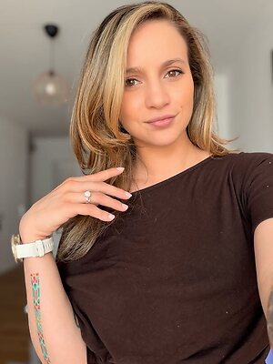 Laure Valée leaked photo #6