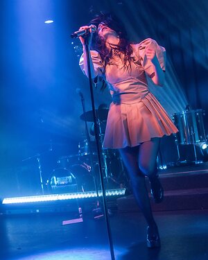 Lauren Mayberry leaked photo #7