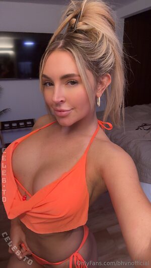 Lauren Wild photo