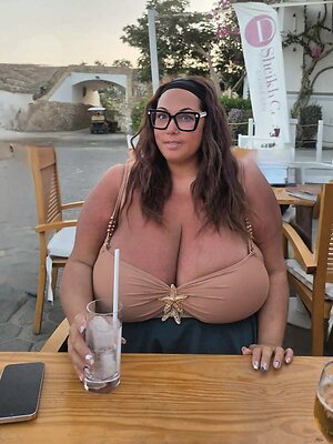 Lauretta C. leaked photo #13