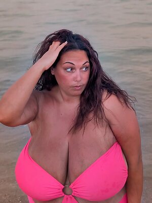 Lauretta C. leaked photo #30