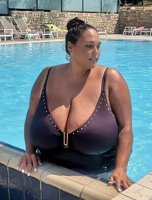 Lauretta C. leaked photo #74