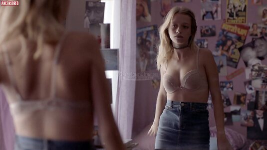 Laurie Babin leaked photo #8