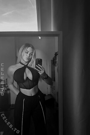 Lavrasophie Nude Leaked Photo #9