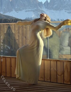 Lea Breuer Nude Leaked Photo #2