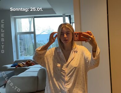 Lea Breuer Nude Leaked Photo #6