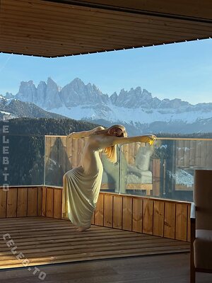 Lea Breuer Nude Leaked Photo #14