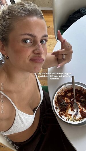 Lea Breuer Nude Leaked Photo #120