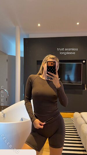 Lea Breuer Nude Leaked Photo #136