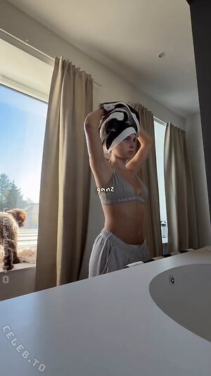 Lea Breuer Nude Leaked Photo #167