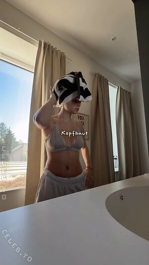 Lea Breuer Nude Leaked Photo #171