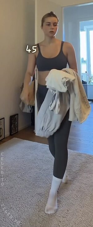 Lea Breuer Nude Leaked Photo #177