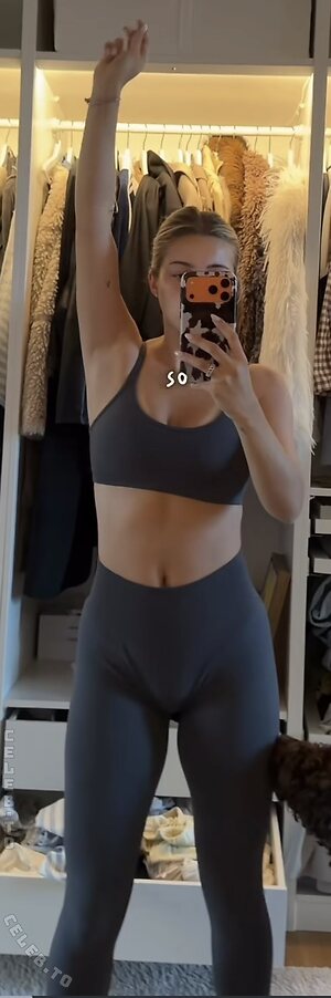 Lea Breuer Nude Leaked Photo #180