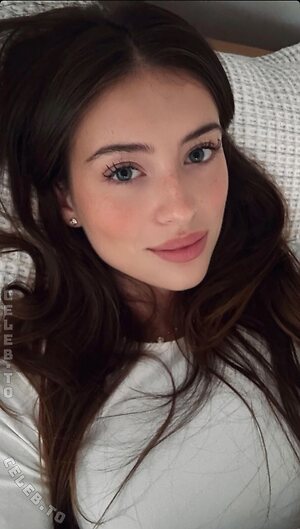 Lea Meniel photo
