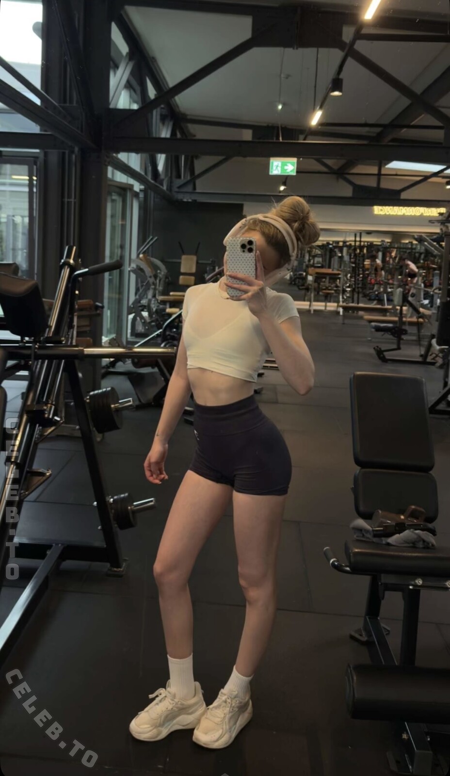Lea Peach photo