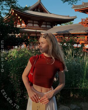 Lea Peach photo