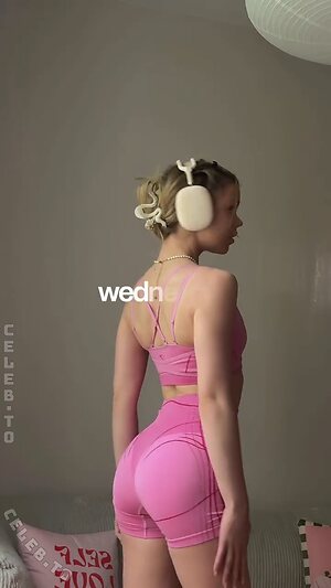 Lea Peach photo