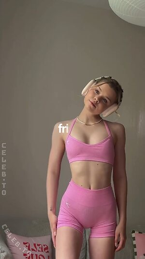 Lea Peach photo