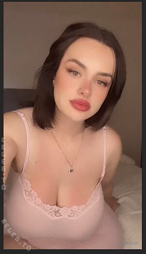 Lea Stays Peachy Nude Leaked Photo #40