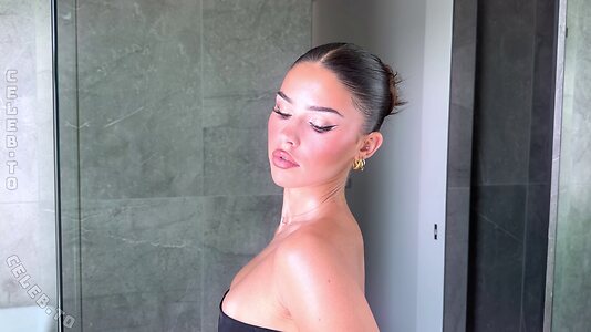 Leah Halton Nude Leaked Photo #5