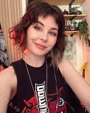 leahviathan Nude Leaked Photo #9