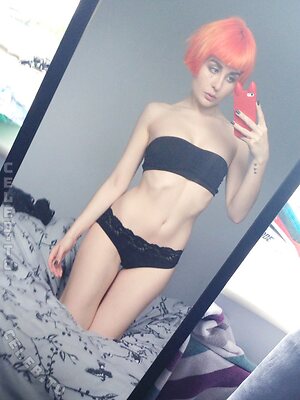 leahviathan Nude Leaked Photo #15