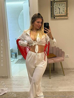 lea_hxm leaked photo #26