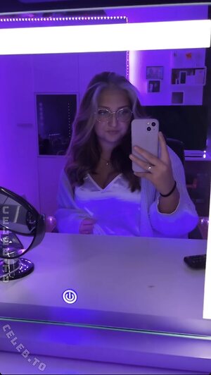 LeaL0reen Nude Leaked Photo #11