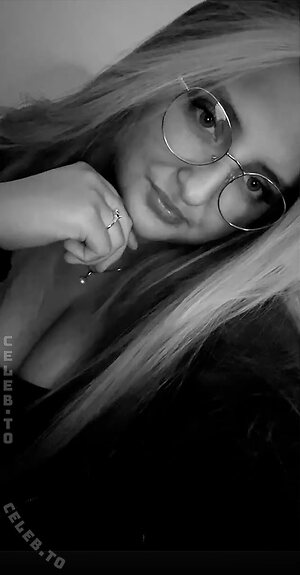 LeaL0reen Nude Leaked Photo #13