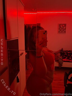 LeaL0reen Nude Leaked Photo #17