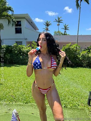 Lena The Plug photo